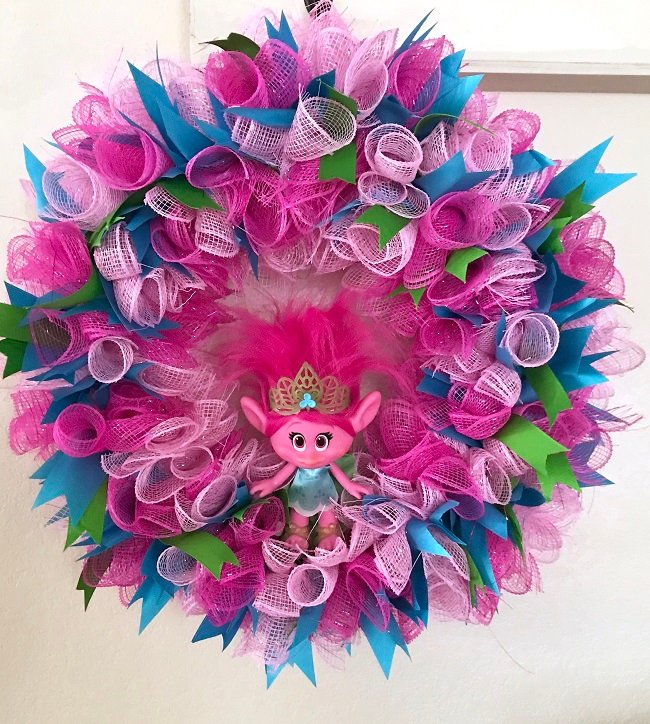 My To Make a Spiral Deco Mesh Wreath, Step-by-Step - A Glass of Sweet Tea